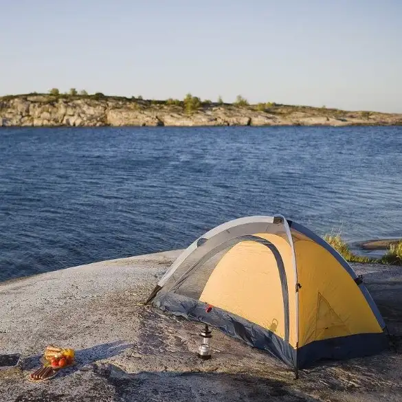 Pop-up zonnescherm op het strand